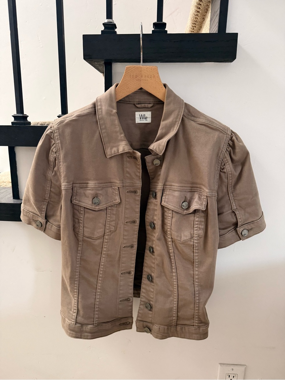 WL Short Sleeve Trucker Jacket in Taupe